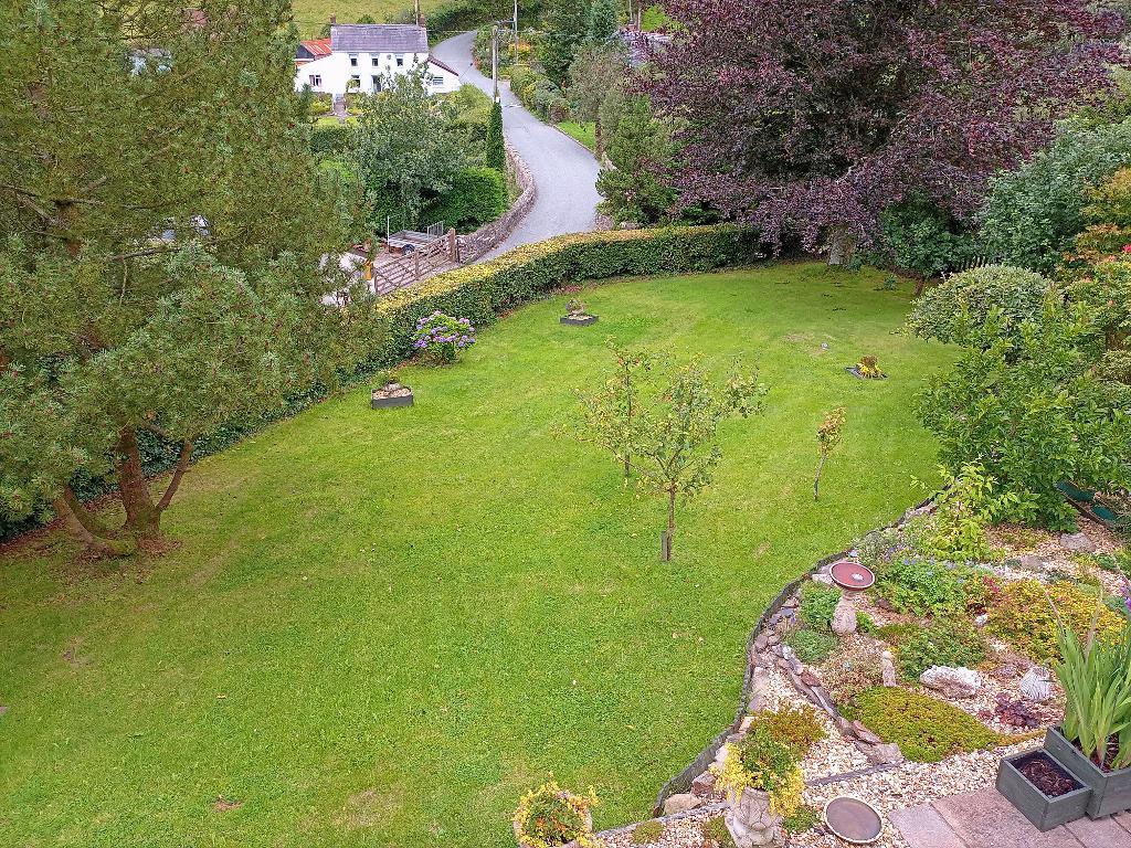 3 Bedroom Detached House for Sale in Llandysul, SA44 5LD