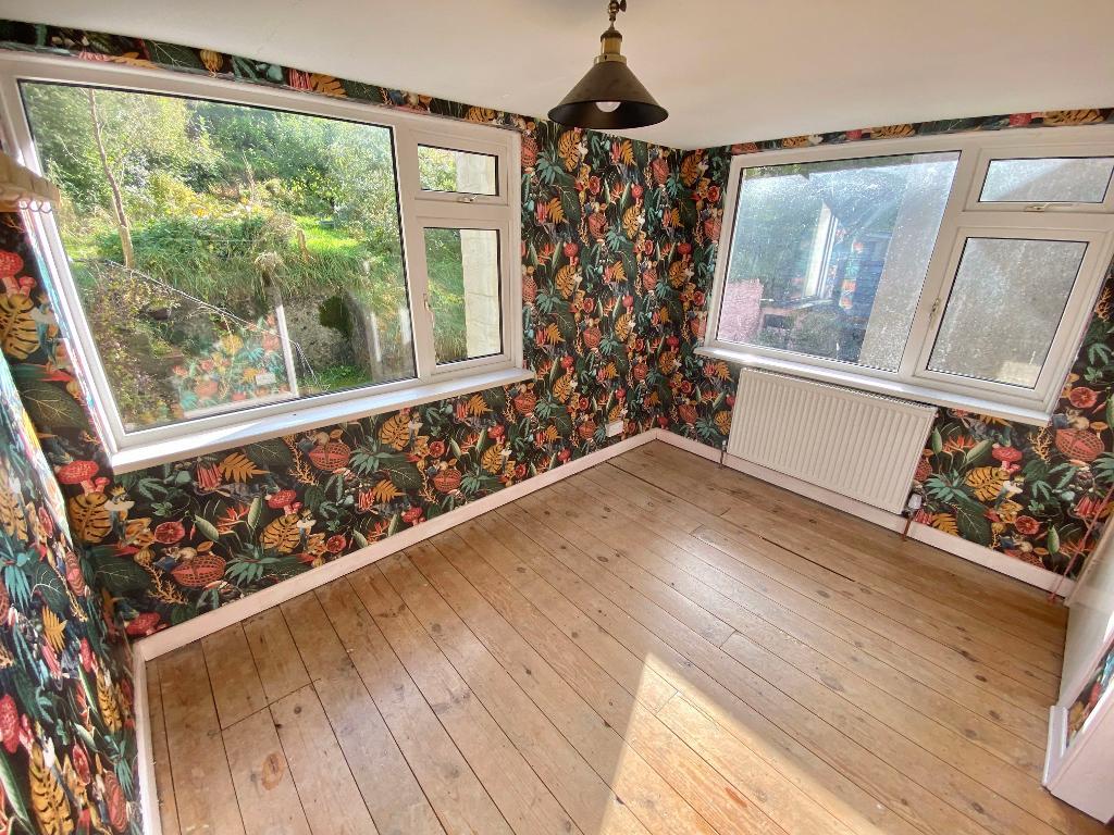 4 Bedroom Terraced for Sale in Newcastle Emlyn, SA38 9HP