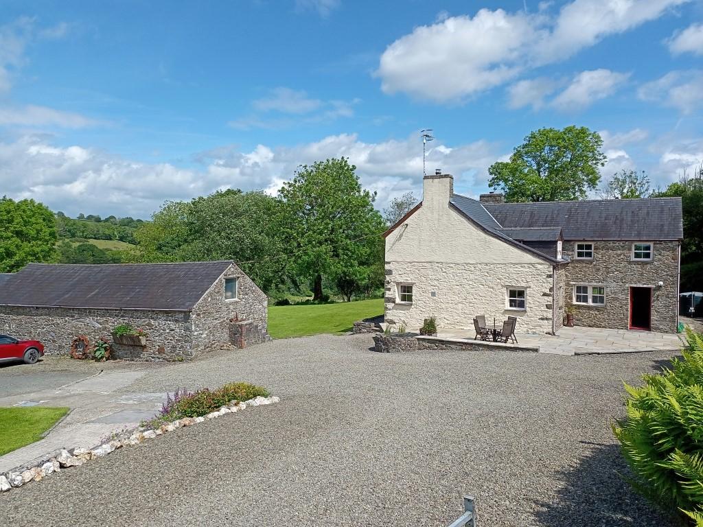7 Bedroom Farmhouse And Cottage With Land for Sale in Llandysul, SA44 4RT