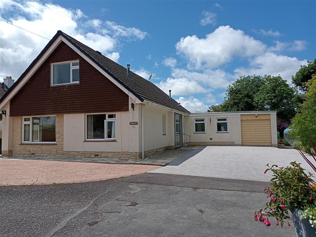 4  Bed Detached Dormer Bungalow Property to Rent in Cardigan, SA43 1AP