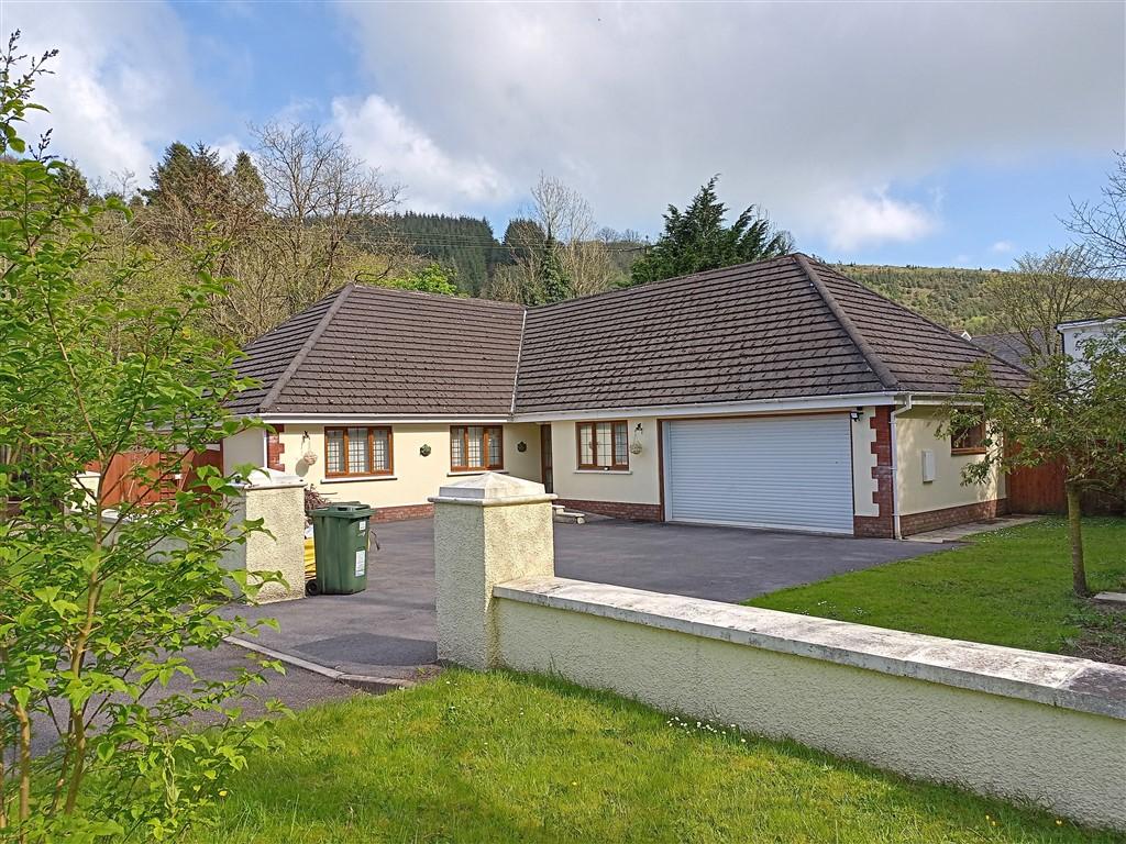 Belle Vue Close, Cwmduad, Carmarthen, Carmarathenshire, SA33 6XT